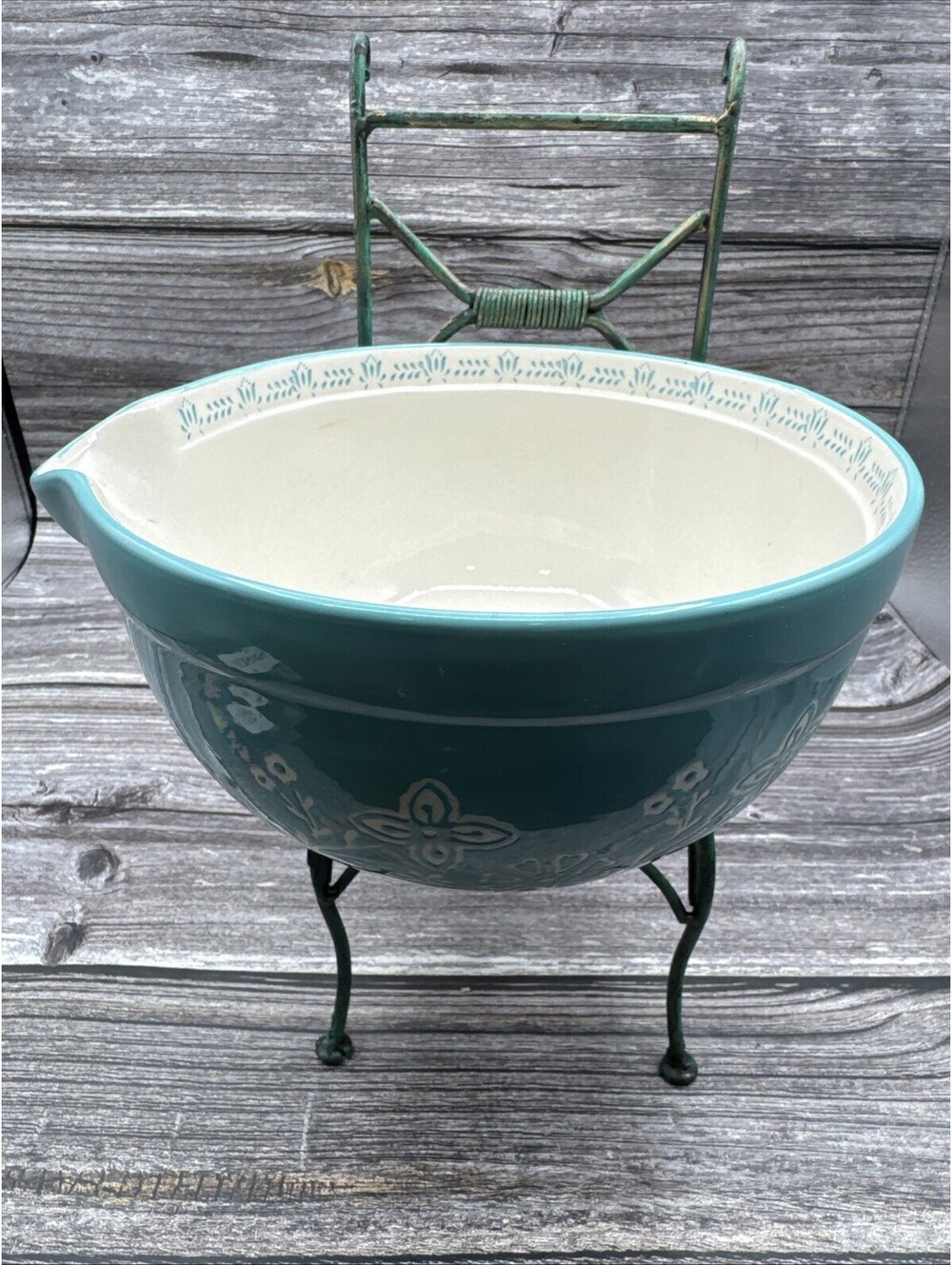 The Pioneer Woman Stoneware Mazie Aqua Mixing Bowl With Pour Spout
